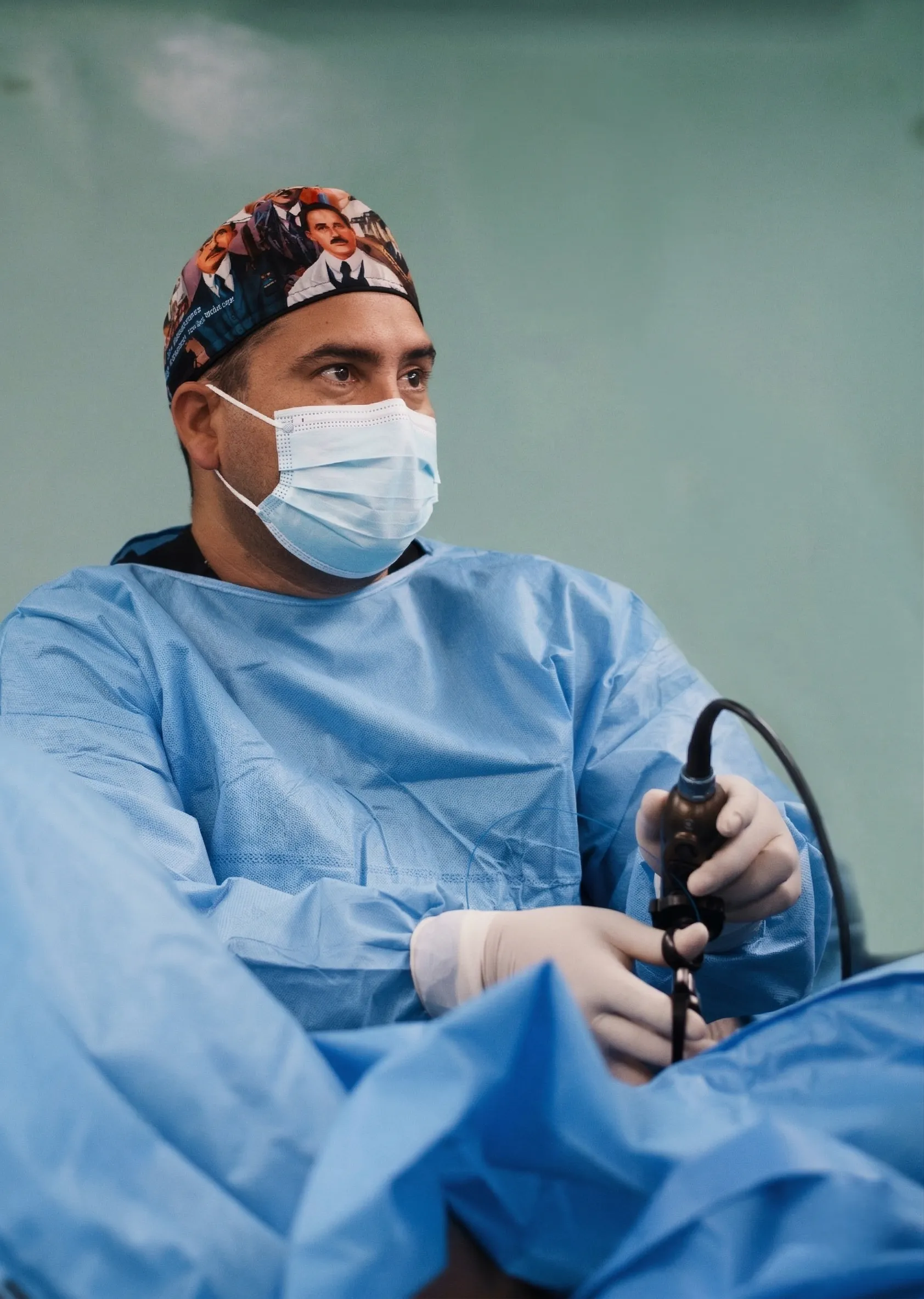 Dr. Jackson Briones en consulta